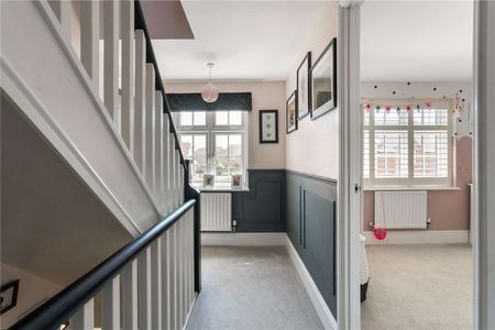 Magnificent five-bedroom detached home - Photo 4