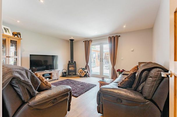 4 bedroom chalet to rent - Photo 1