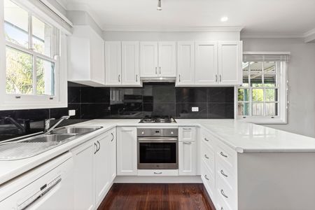 3/100 Warrigal Road, Surrey Hills VIC 3127 - Villa For Rent | Domain - Photo 5