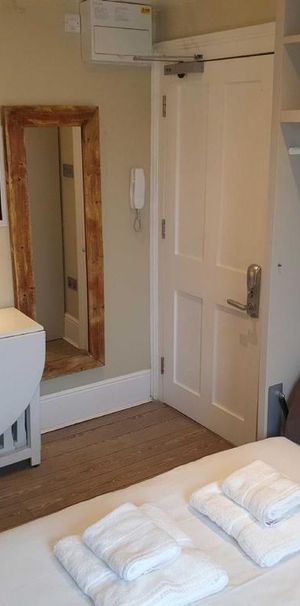 Studio to rent - Photo 1