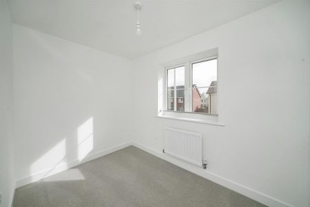 4 bedroom semi-detached house to rent - Photo 3