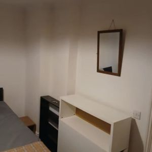 Room in a Shared Flat, Reservoir Close, CR7 - Photo 2
