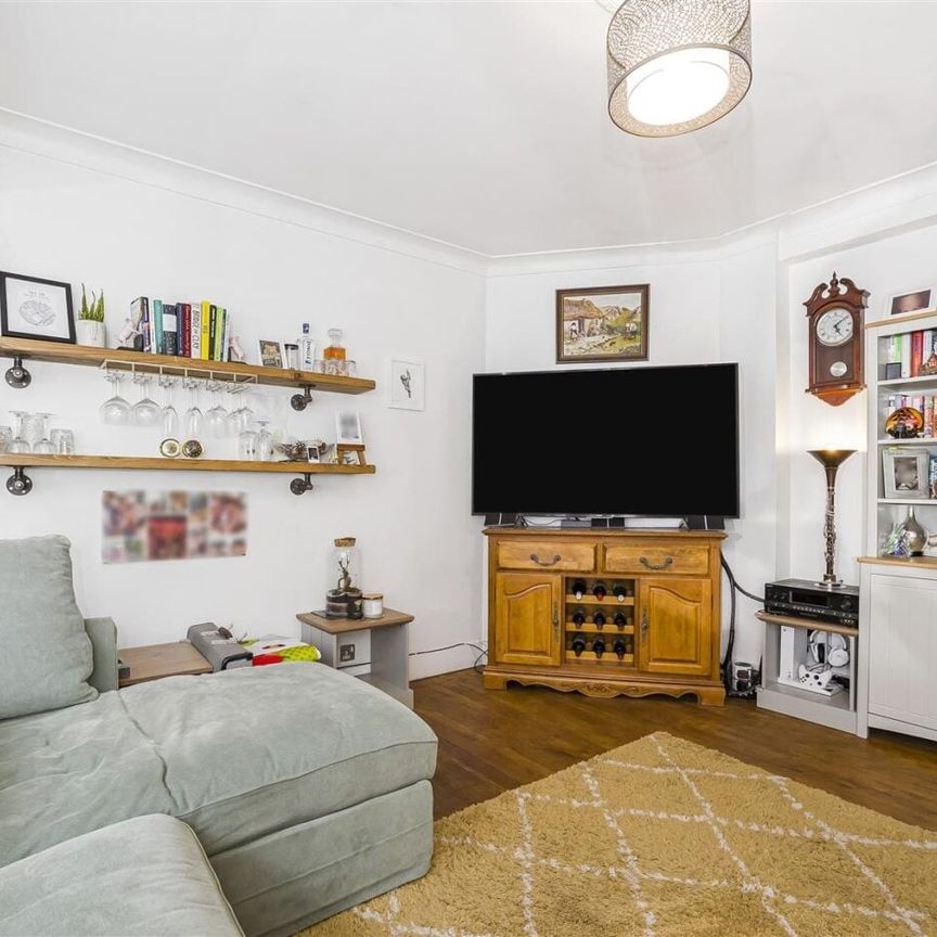 2 Bed Flat, Bridge Court, E10 - Photo 1