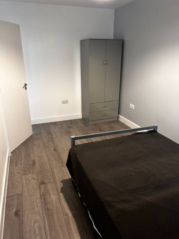 Room in a Shared House, Atkinson Road, E16 - Photo 4