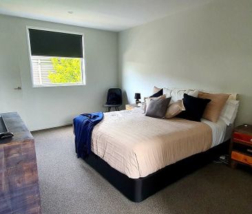 Modern City Townhouse + Secure Garage - Photo 2