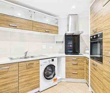 Kestrel Road, Farnborough, Hampshire, GU14 - Photo 2