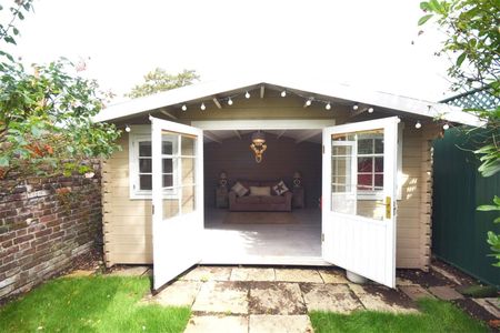 The Green, Twickenham, Middlesex, TW2 - Photo 2