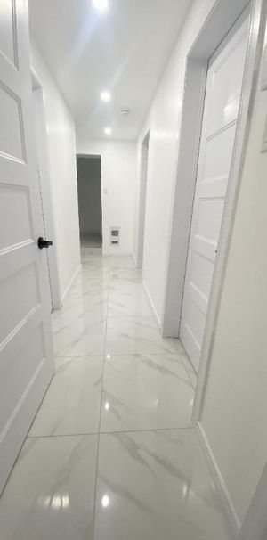 5 1/2 entièrement rénové à St-Léonard Semi sous-sol de triplex - Photo 1