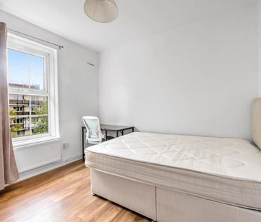 3 bedroom Flat To Let - Photo 4