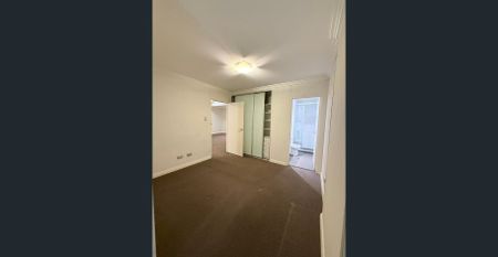 Modern 2 bed and 2 bathroom with big courtyard only $700 pw! - Photo 5