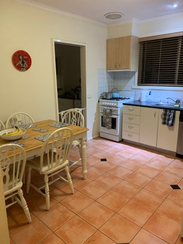 Cheltenham - Photo 3