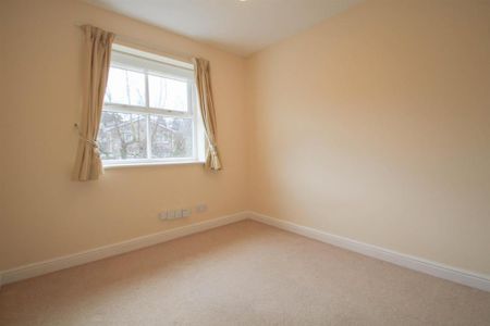 5 bedroom detached house to rent - Photo 4