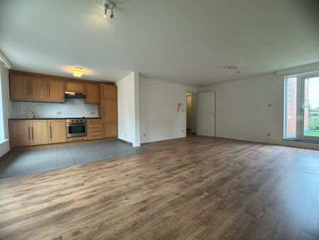 Centraal gelegen appartement met 2 slaapkamers en terras in het centrum van Sint-Kruis - Photo 4