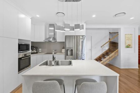 Stylish Townhouse with Exceptional Outdoor Living - Photo 5