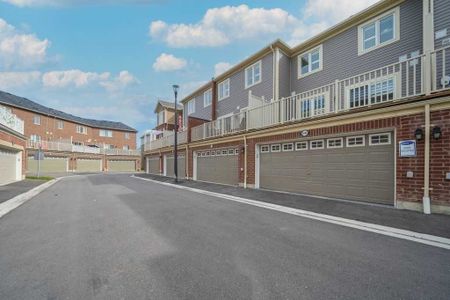 For Lease - 2444 Fall Harvest Crescent, Pickering, Ontario - Photo 4