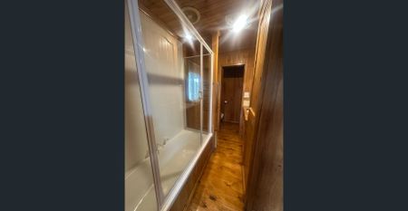 Spacious three-bedroom home - Photo 4