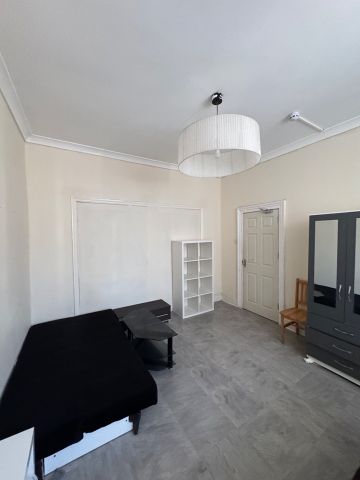 Room in a Shared House, Kensington Gardens, IG1 - Photo 3