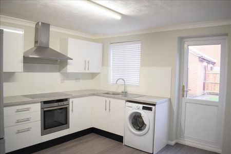2 bedroom terraced house to rent - Photo 3