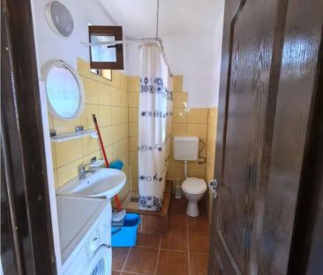 GARSONIERĂ 33 MP – COMPLET MOBILATĂ + PARCARE + TERASĂ | 300 € CU TOATE UTILITĂȚILE INCLUSE - Fotografie 4