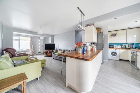 3 bedroom detached house to rent - Photo 5