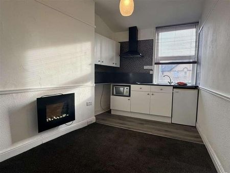 Cambridge Terrace, Scarborough, YO11 - Photo 2