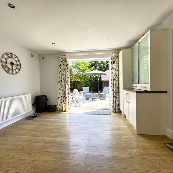 4 bedroom detached house to rent - Photo 1