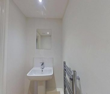 3 bedroom flat to rent - Photo 1