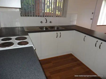 “CONVENIENT CITY FRINGE LIVING!” - Photo 2