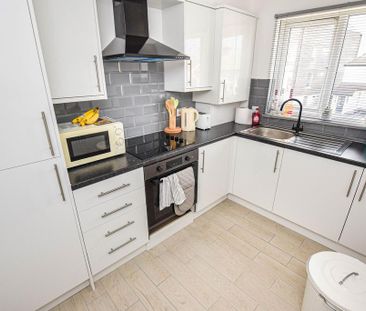 2 bedroom flat to rent - Photo 6