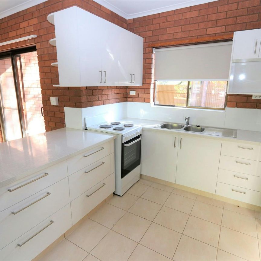 3 BEDROOM TOWN HOUSE PERFECT FOR YOU AND YOUR FAMILY! - Photo 1