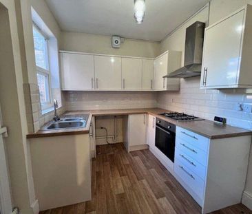 3 bedroom semi-detached house to rent - Photo 6