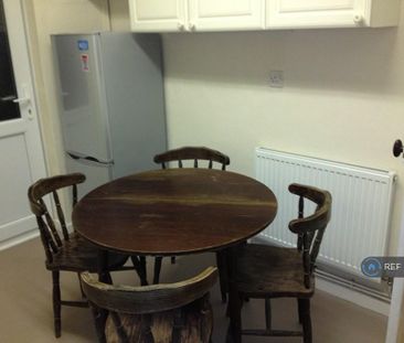 2 bedroom maisonette to rent - Photo 1