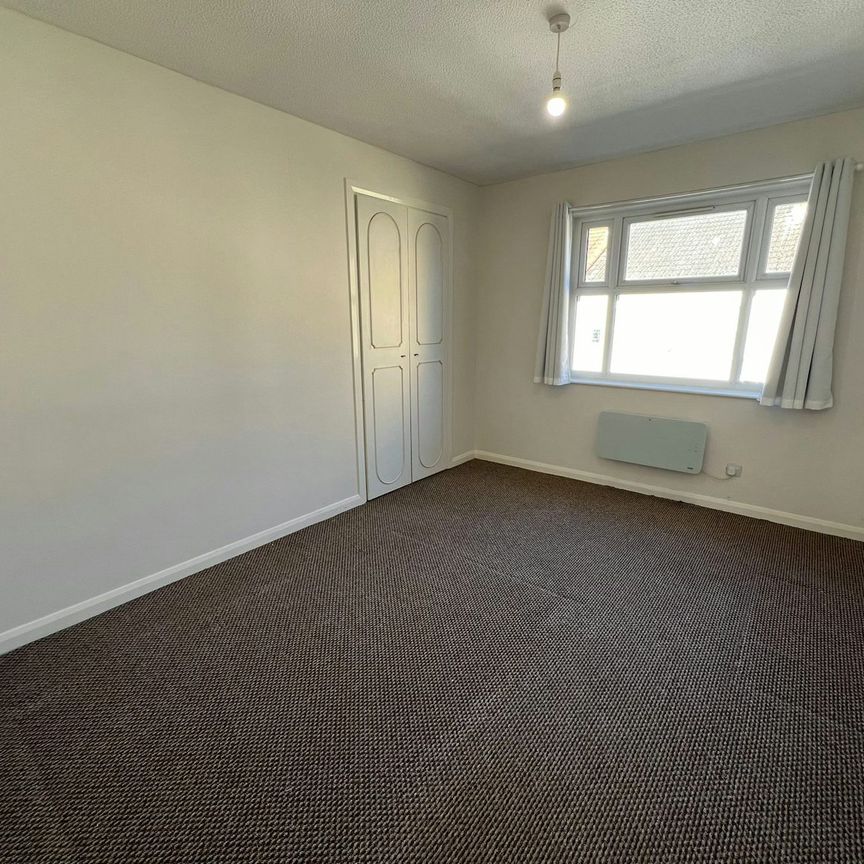 Flat to rent on - Photo 1