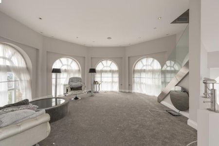 3 bedroom apartment to rent - Photo 4