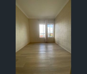 Spacious 2-Bedroom Apartment - Photo 2