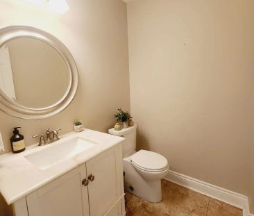 Detached Home For Lease | E9237552 - Photo 4