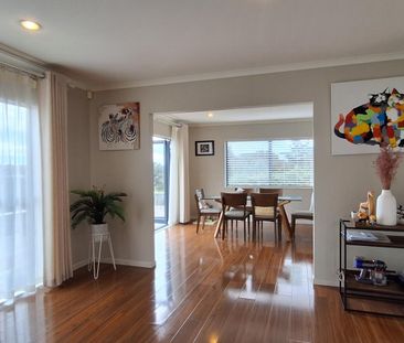 Spacious 5-Bedroom Family home – Prime Albany Location - Photo 2