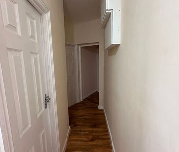 4 Bed Flat, Monkton House, E5 - Photo 3