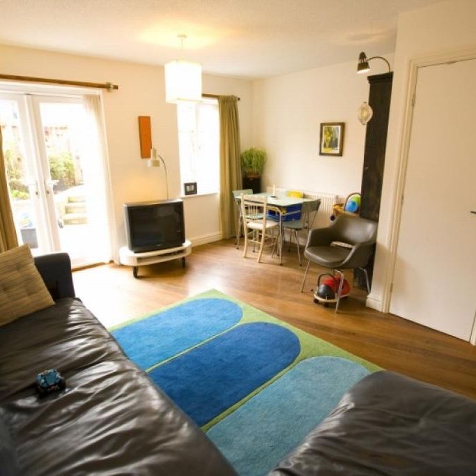 3 bedroom semi-detached house to rent - Photo 1