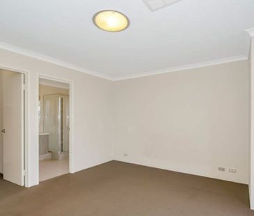 Spacious & Stylish in South Yunderup! - Photo 2