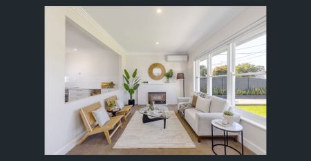 Spacious 3-Bedroom Home with Parking in Plympton Park - Photo 2