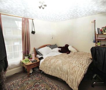 3 bedroom end of terrace house to rent - Photo 3