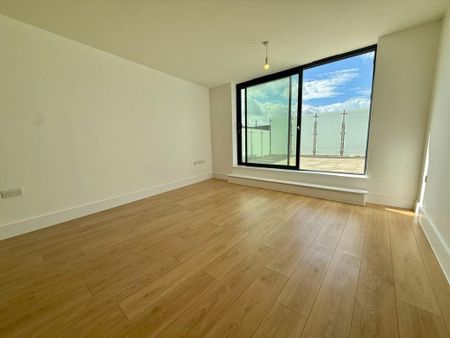 3 bedroom flat to rent - Photo 2