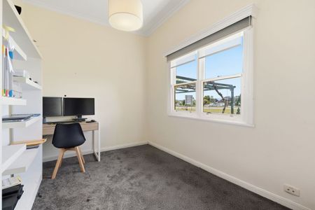 Charming 4-Bedroom Home in Rosetta - Photo 5