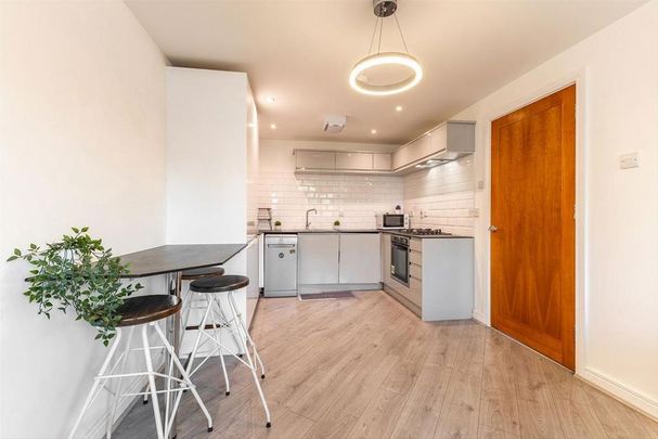 3 bedroom flat to rent - Photo 1