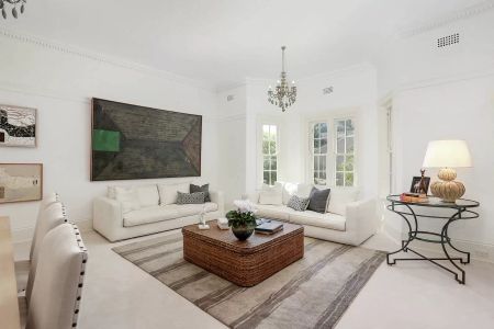 Grand Apartment With Stately House-Like Ambiance - A Piece of Magic - Photo 4