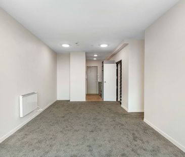 Renovated City Convenience - Photo 6