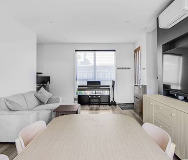 Spacious home in quiet and convenient location - Photo 4