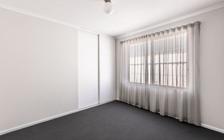 Spacious Family Home in a Prime Coastal Location - Photo 5