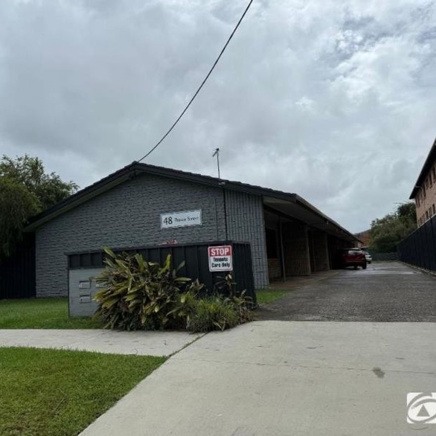 Two bedroom unit within a short walk to the beach - Photo 1